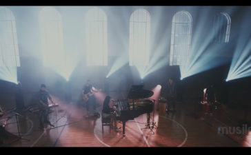 Julia Vitória lança primeira música autoral após viralizar na internet