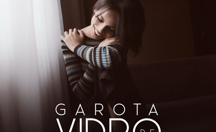 Single "Garota de Vidro" da Déborah traz mensagem de motivação para as jovens