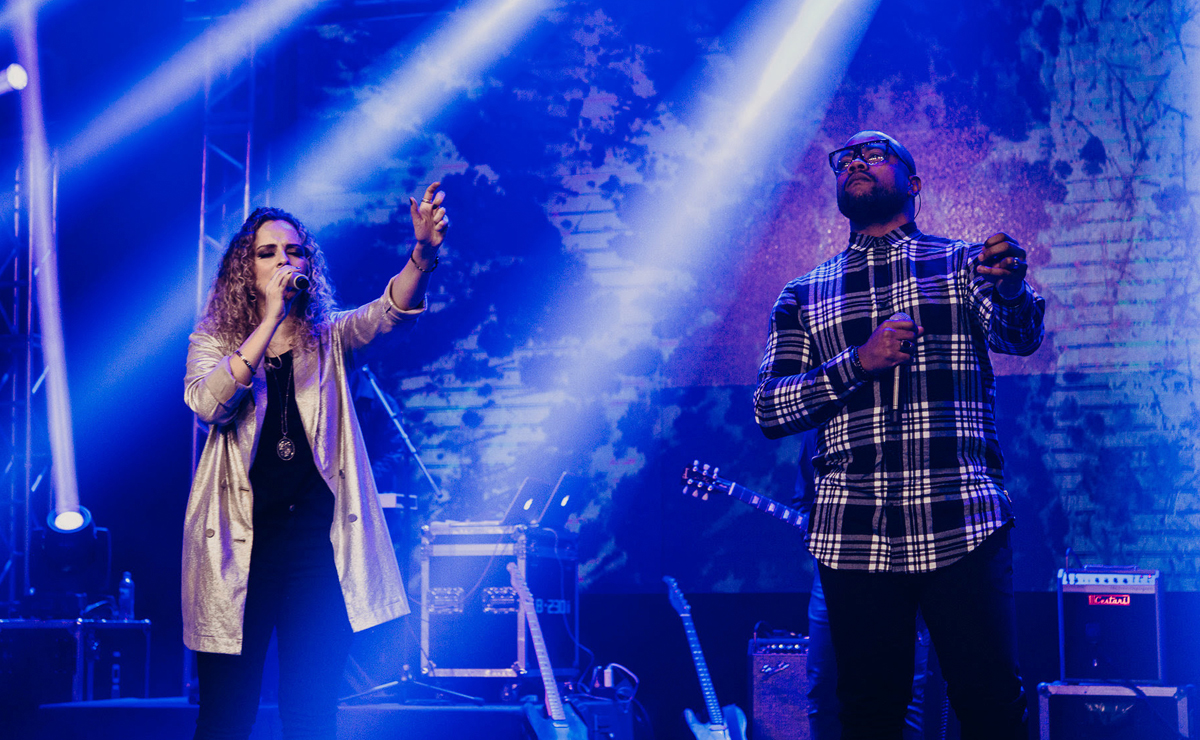 Gabi Sampaio, em parceria com Weslei Santos, lança clipe de "Na Terra Como No Céu"