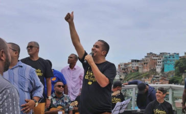 Waguinho lança clipe gravado em comunidade do Rio de Janeiro e adianta novos projetos