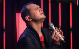 Davi Sacer lança DVD comemorativo pelos 15 anos de carreira