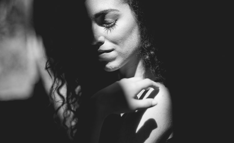 Juliana Machado lança single "Nossa Intimidade", de seu primeiro álbum