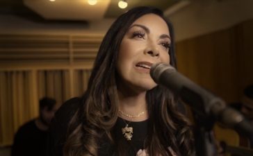 Cristina Mel libera primeira temporada do projeto Live Session "Inesquecível"