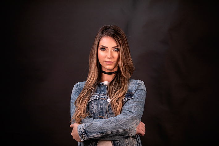 Camila Campos anuncia gravação do seu primeiro DVD