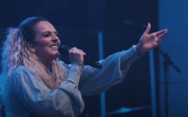 Gabi Sampaio faz releitura sofisticada de clássico de Michael W. Smith