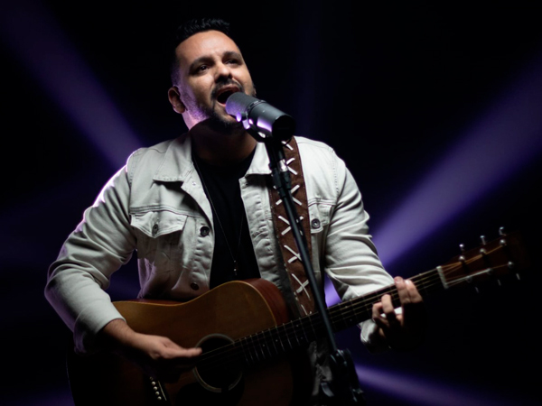 Diego M. Azevedo comemora dez anos de carreira com o single autoral "Sempre Deus"