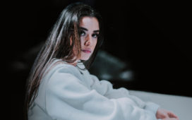 Isadora Pompeo lança novo single e clipe "Você Não Cansa"