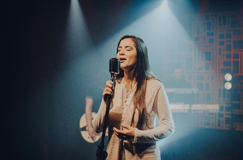 Naira Trassi lança novo single "Ceifeiros"