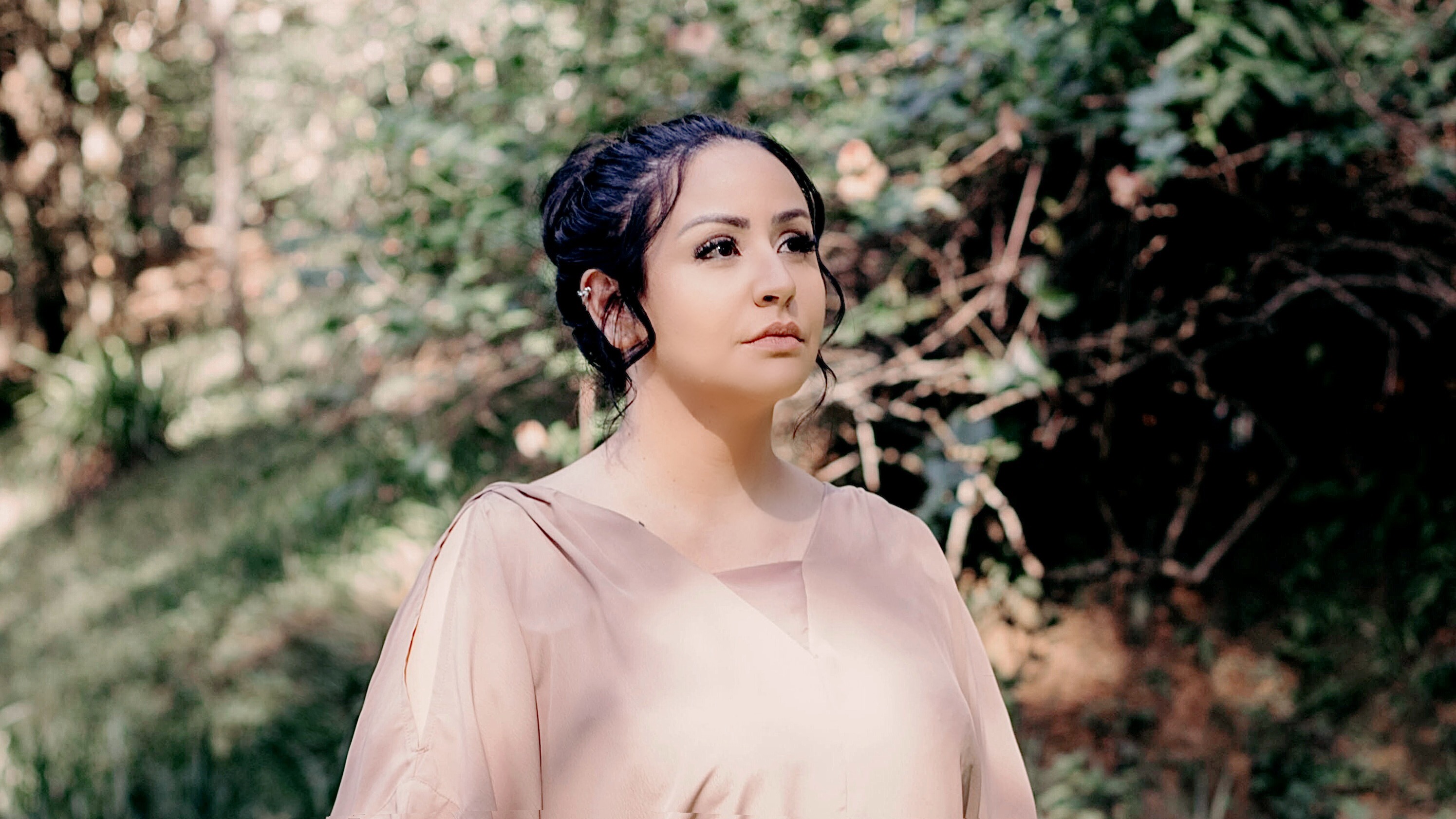 Talita Pagliarin lança clipe de “Somente pela graça”