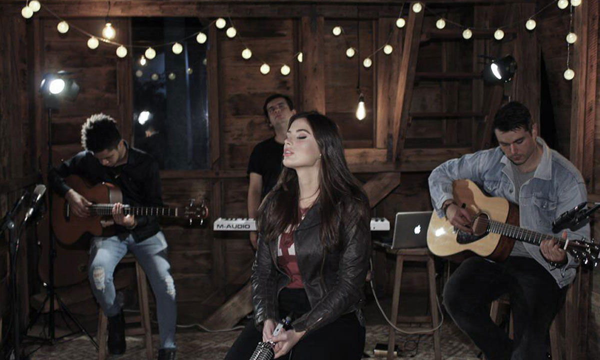 Renata Marin anuncia que lançará mais 3 singles ainda esse ano