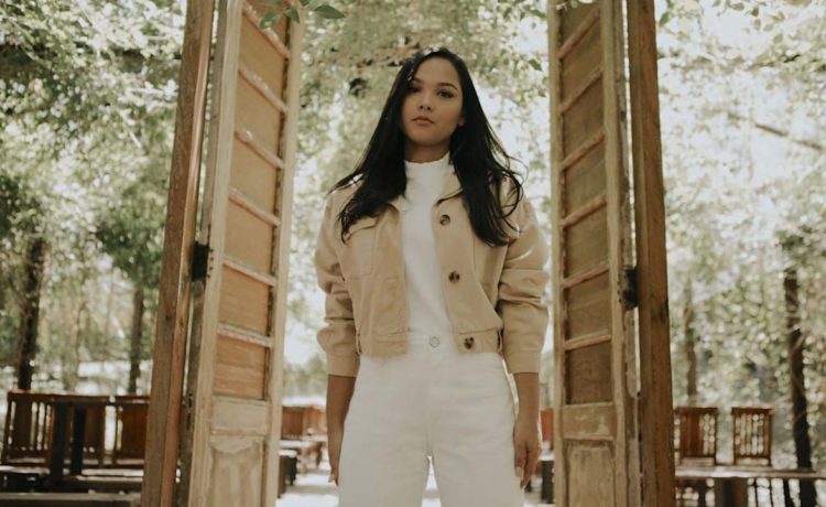 Layza Tavares lança o single e o clipe "Santíssimo Lugar"