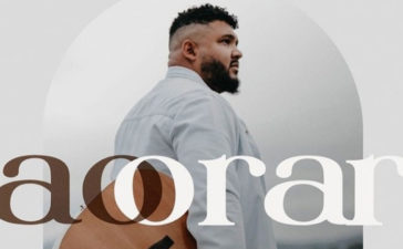 Israel Salazar apresenta o clipe e single de "Ao Orar"