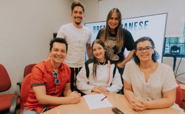 Jovem cantora Brenda Danese assina contrato com Universal Music