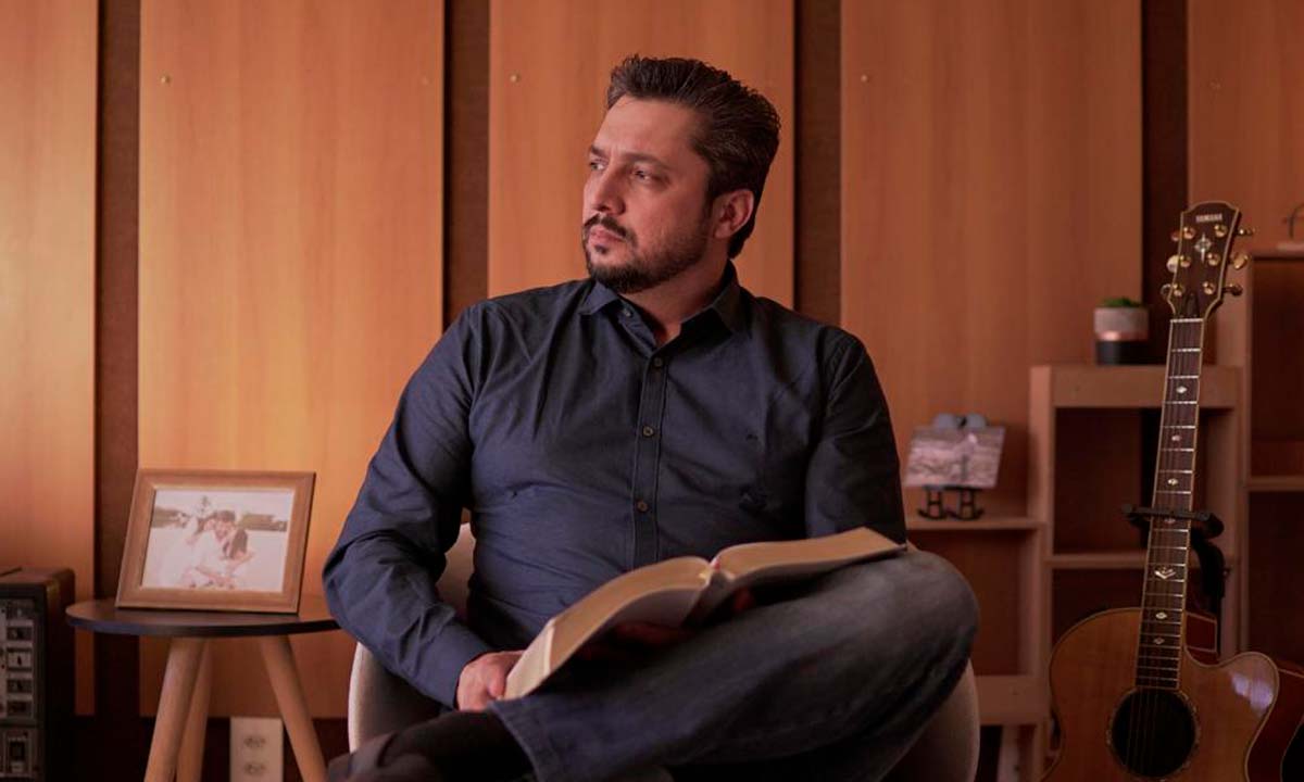 “Jesus, Minha Rocha” é a nova canção de Anderson Schneider