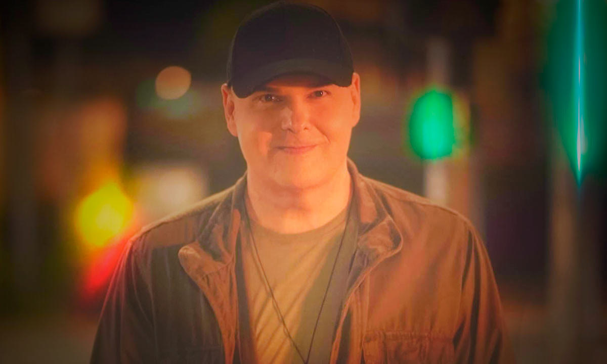“Ao Te Adorar” é o novo single do cantor e compositor Henrique Figueira