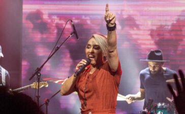 Sandra Marques lança EP "Por Amor", gravado ao vivo em São Paulo